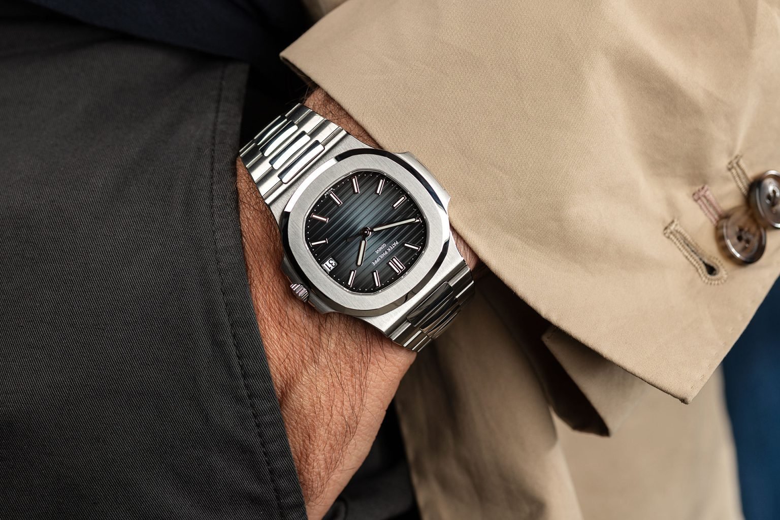 PATEK PHILIPPE 5711/1A BLUE DIAL STAINLESS STEEL WATCH - Image 2