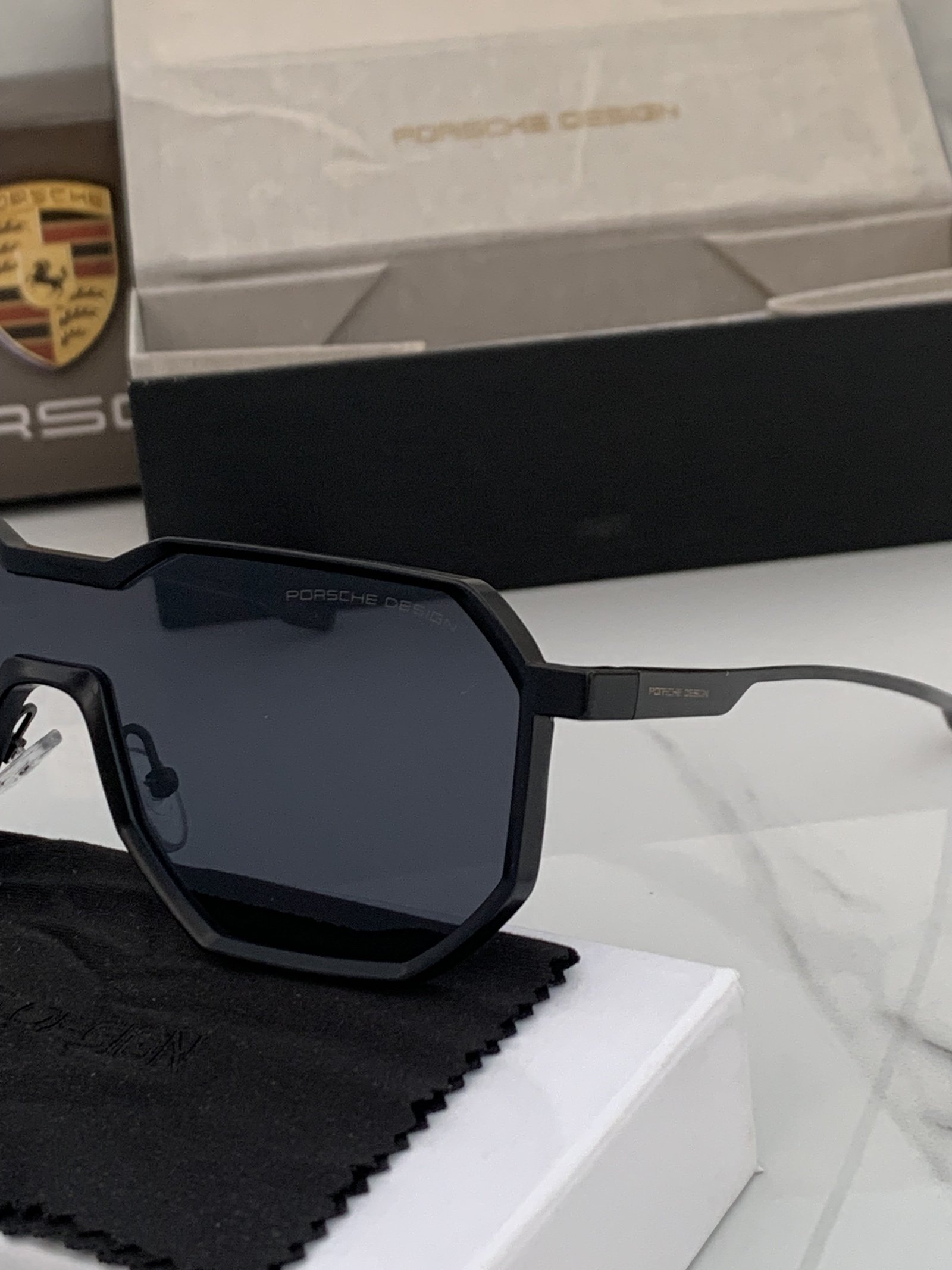 Branded design_98145_full_black Sunglasses (With Original Kit) - Image 4