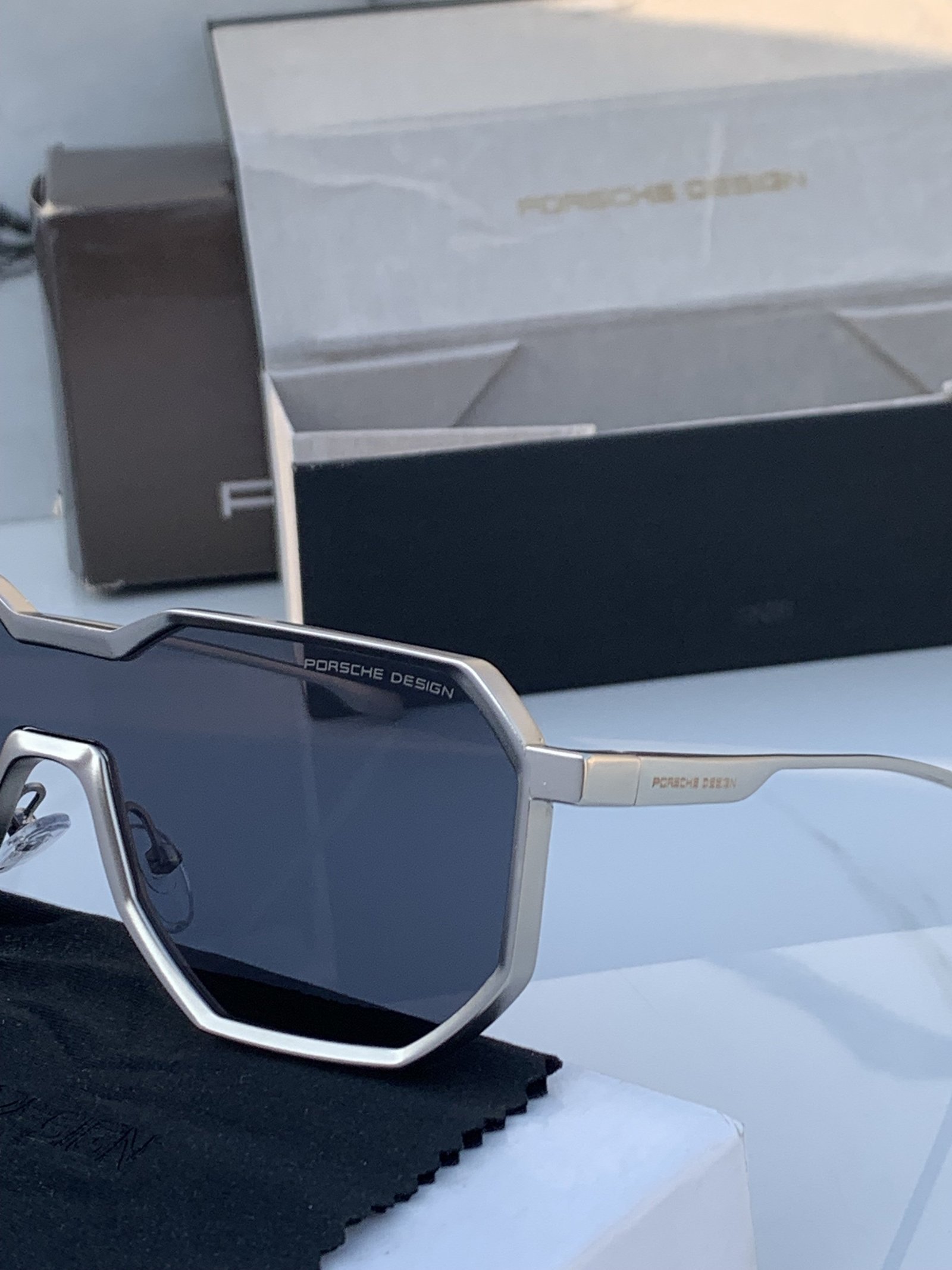 Branded design_98145_silver_black Sunglasses (With Original Kit) - Image 5